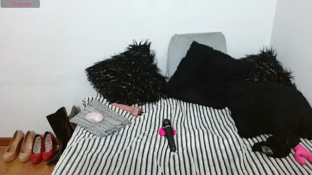 Lunasquirt1985 online show from October 15, 11:40 am