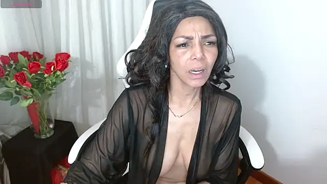 Lunasquirt1985 online show from April 15, 1:37 pm