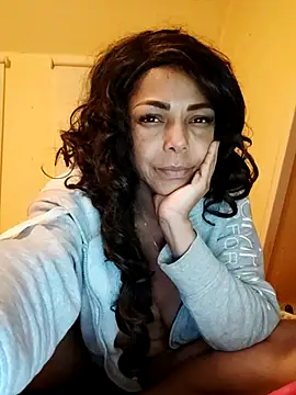 Lunasquirt1985 online show from September 30, 12:38 am