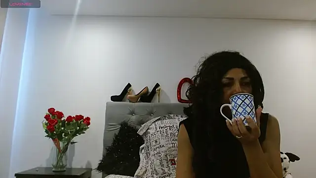 Lunasquirt1985 online show from May 11, 11:33 am