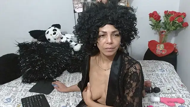 Lunasquirt1985 online show from March 2, 12:44 am