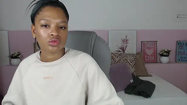 brendathompson  online show from February 13, 12:32 pm