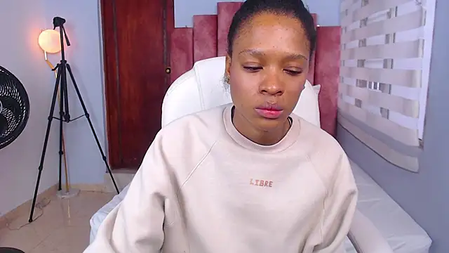 brendathompson  online show from March 3, 12:28 pm