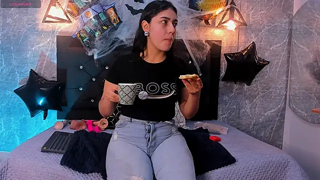 emberhodson online show from October 17, 11:56 am