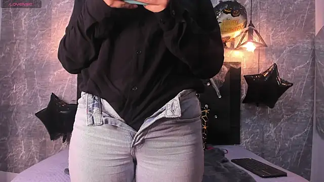 emberhodson online show from October 18, 12:29 pm