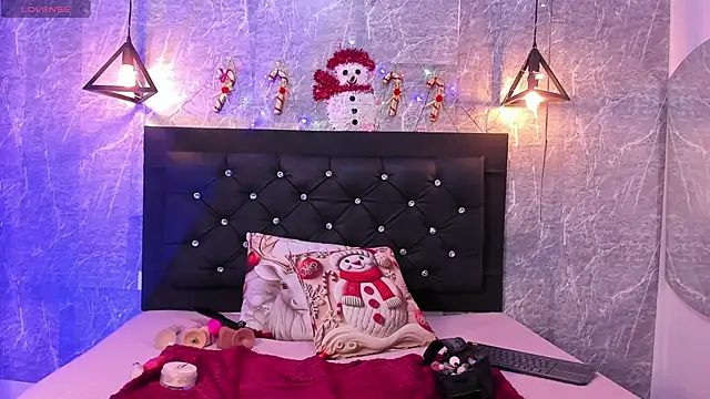 emberhodson online show from November 30, 12:17 pm