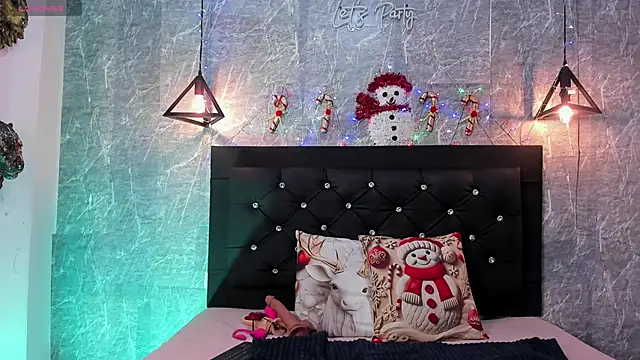 emberhodson online show from December 3, 12:26 pm