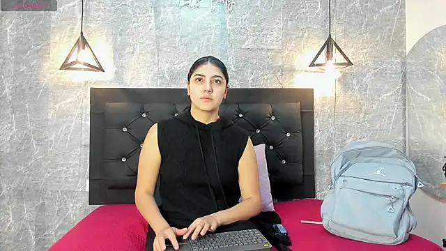 emberhodson online show from September 28, 11:06 am