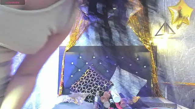 emberhodson online show from October 9, 11:33 am