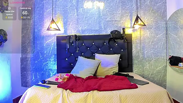 emberhodson online show from September 9, 10:57 am