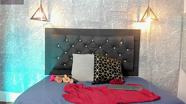 emberhodson online show from November 16, 11:26 am