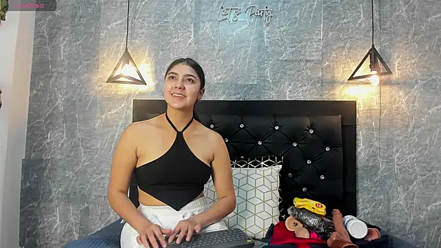 emberhodson online show from October 10, 11:55 am