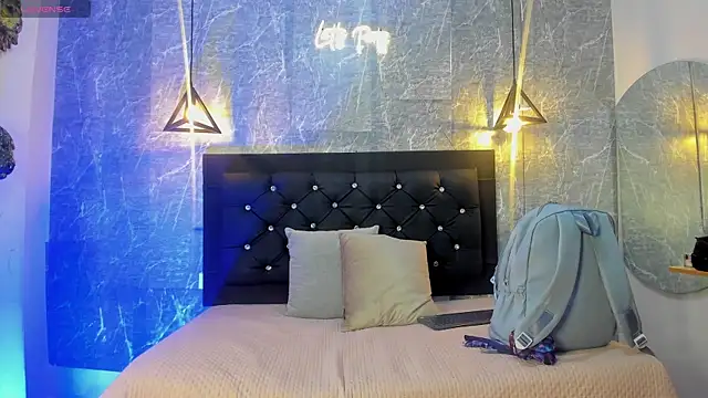 emberhodson online show from September 10, 10:47 am