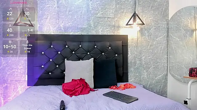 emberhodson online show from September 30, 11:27 am