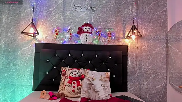 emberhodson online show from November 27, 12:27 pm