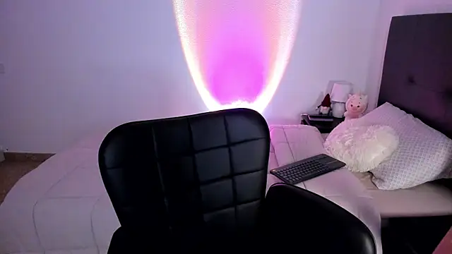 Snapshot of soymmia1 chatting on November 17, 8:02 pm soymmia1 online show from November 17, 8:02 pm