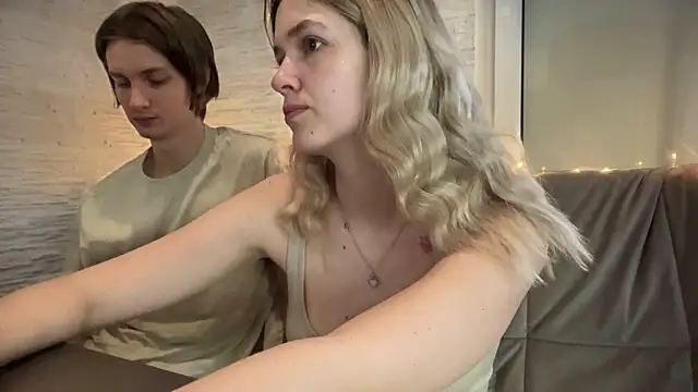 Snapshot of amandatalk chatting on November 20, 6:25 am amandatalk online show from November 20, 6:25 am