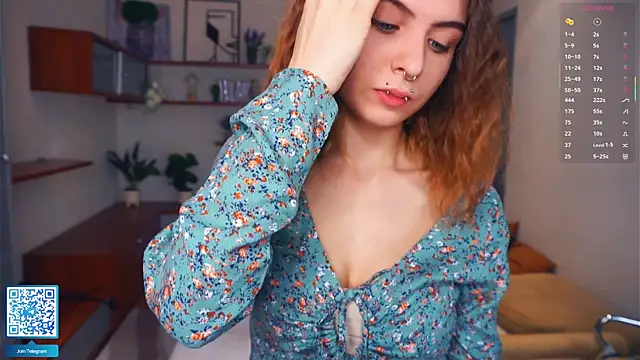 Snapshot of ErlinaBuoy chatting on January 7, 5:45 am ErlinaBuoy online show from January 7, 5:45 am