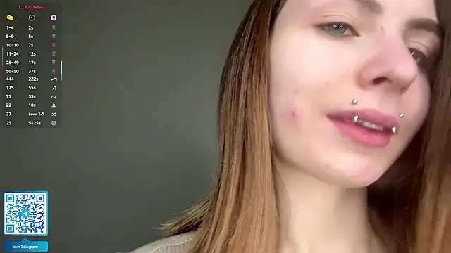 Snapshot of ErlinaBuoy chatting on February 11, 5:51 am ErlinaBuoy online show from February 11, 5:51 am