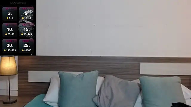 Liiamthompson online show from April 10, 9:38 am