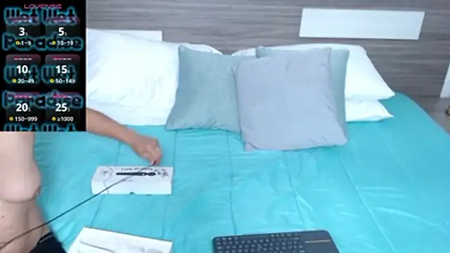 Liiamthompson online show from March 25, 9:41 am