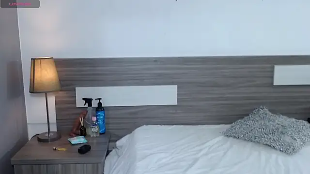 Liiamthompson online show from November 30, 10:05 am