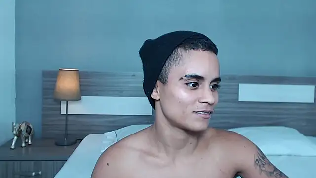 Liiamthompson online show from October 1, 7:07 pm