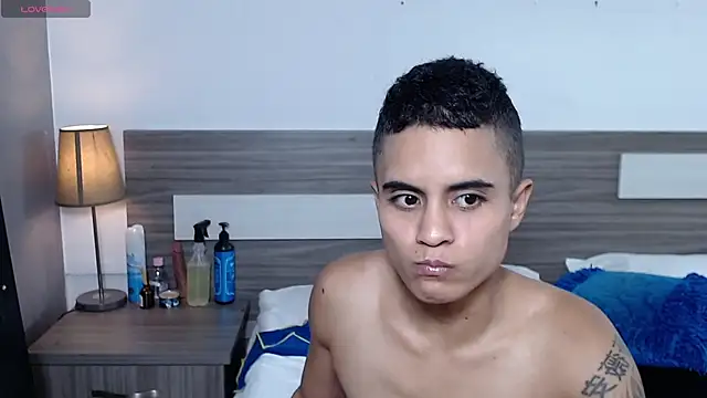 Liiamthompson online show from December 3, 9:25 pm