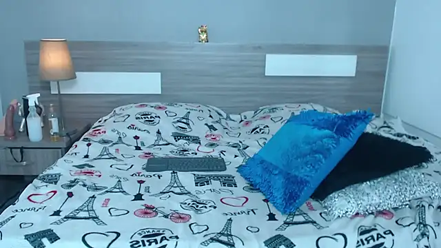 Liiamthompson online show from October 12, 11:50 pm