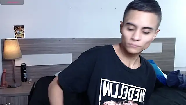 Liiamthompson online show from November 16, 6:12 pm