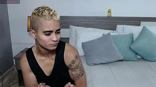 Liiamthompson online show from February 20, 7:05 pm