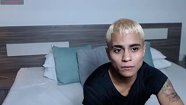 Liiamthompson online show from February 24, 7:04 pm