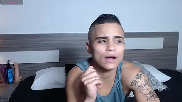 Liiamthompson online show from December 21, 9:26 pm