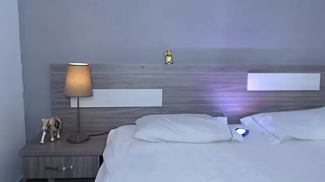 Liiamthompson online show from September 28, 9:27 am