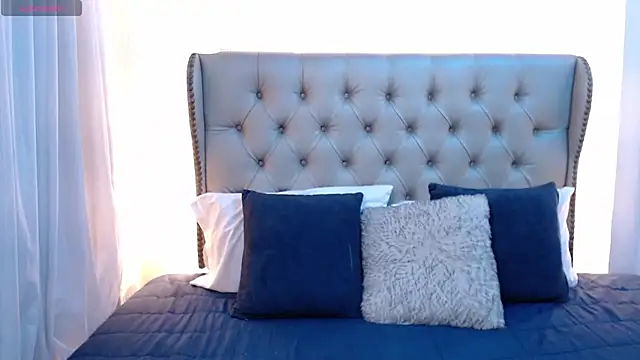 Liiamthompson online show from May 28, 6:36 pm