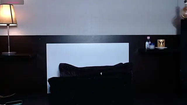 Liiamthompson online show from April 11, 9:18 pm