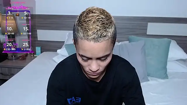 Liiamthompson online show from March 20, 9:21 am