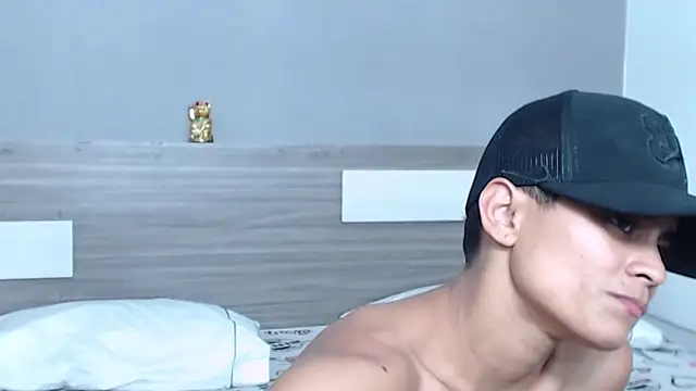 Liiamthompson online show from October 5, 3:25 pm