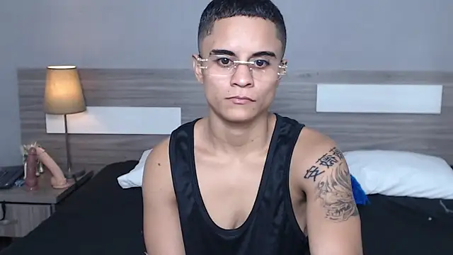 Liiamthompson online show from October 12, 11:44 am