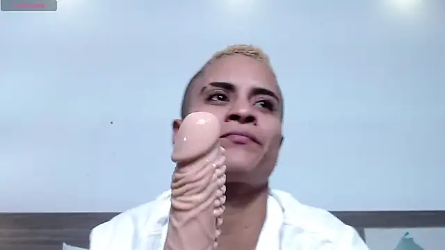 Liiamthompson online show from March 7, 6:13 pm