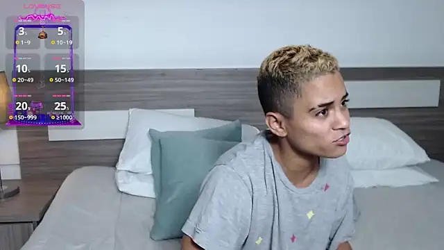 Liiamthompson online show from March 18, 9:45 am