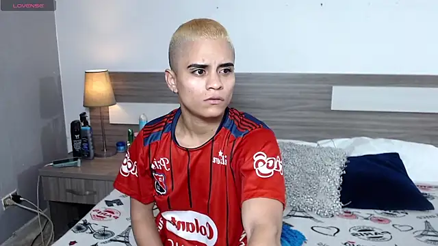 Liiamthompson online show from January 14, 9:13 am