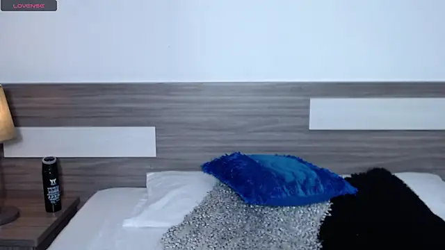 Liiamthompson online show from November 10, 11:04 am