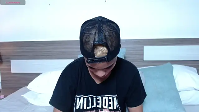 Liiamthompson online show from February 13, 10:54 pm