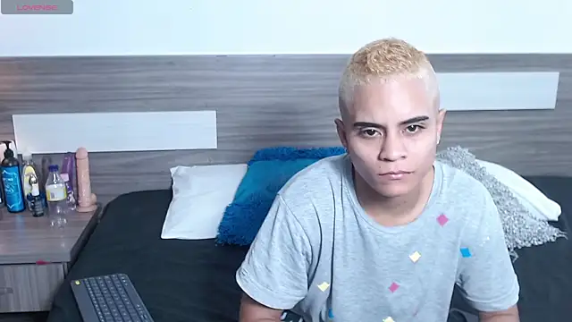 Liiamthompson online show from January 8, 10:21 am