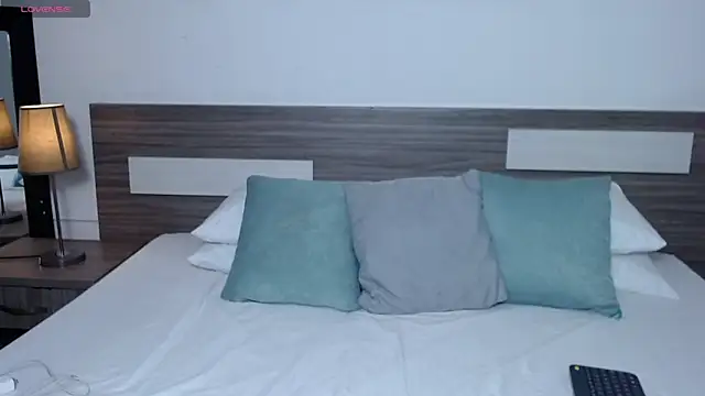 Liiamthompson online show from March 22, 9:33 am