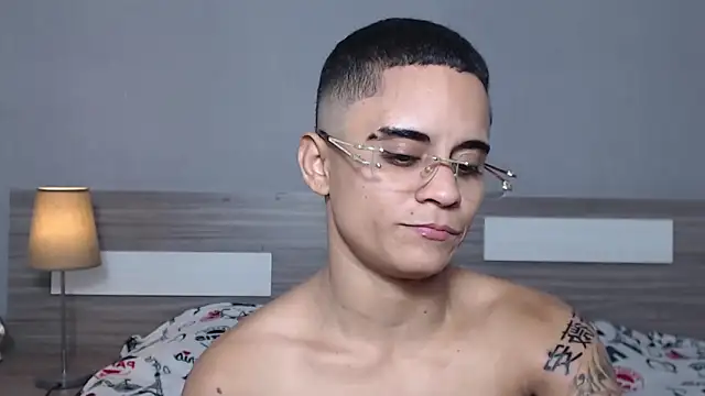 Liiamthompson online show from October 9, 10:38 am