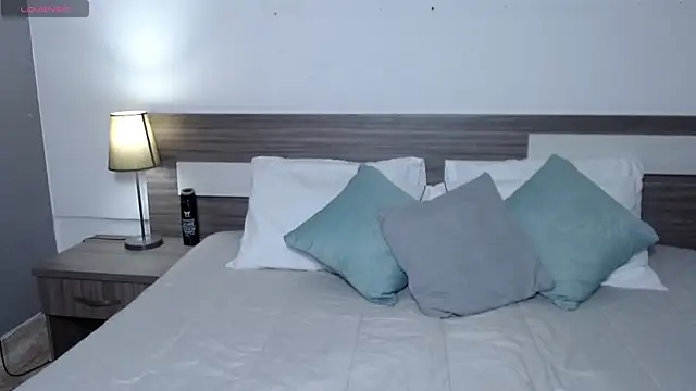 Liiamthompson online show from March 1, 7:03 pm