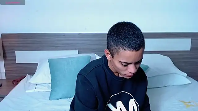 Liiamthompson online show from April 5, 10:22 am