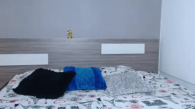 Liiamthompson online show from October 10, 11:22 am